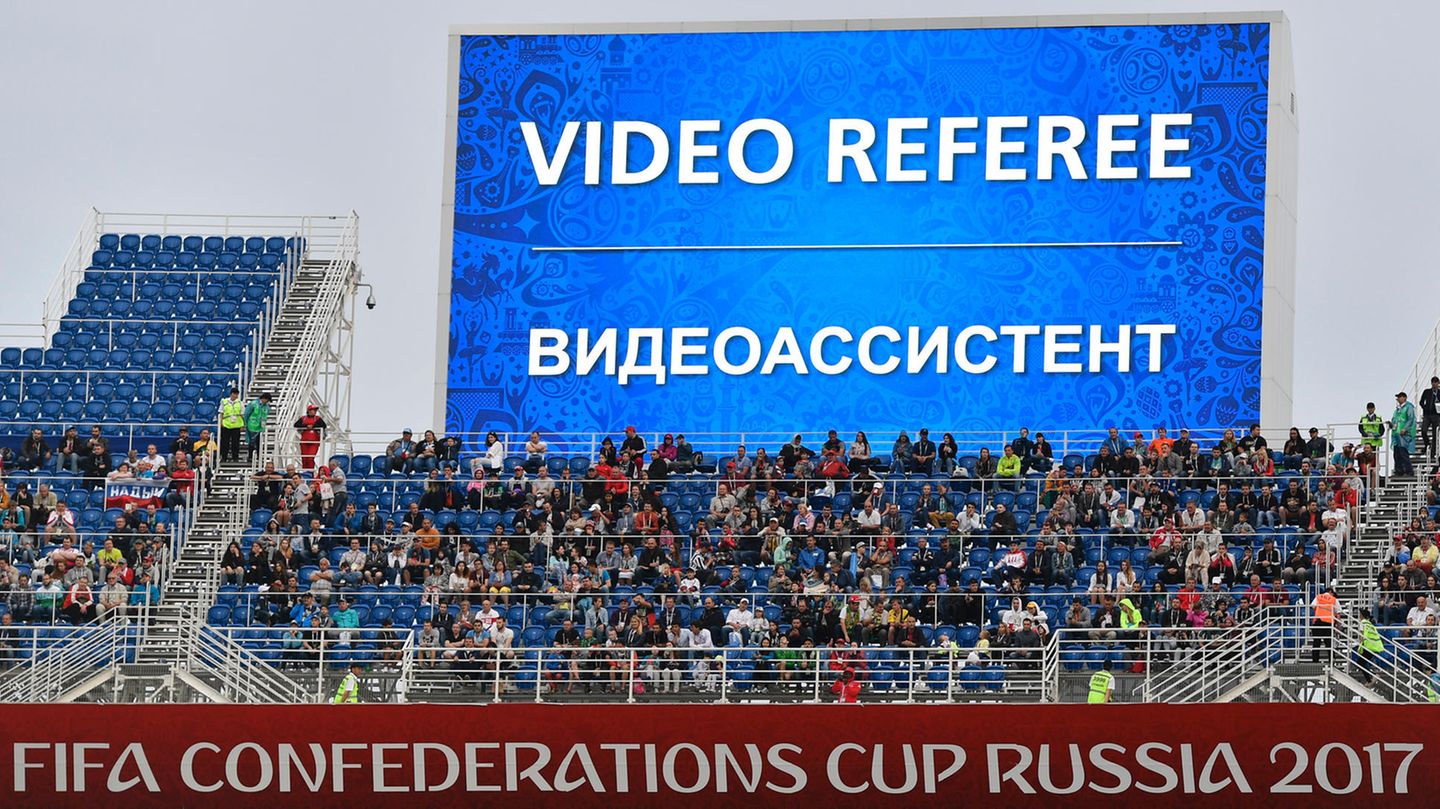 Video-Hinweise und reichlich Platz auf den Rängen - Confed Cup als Blauspause für eine WM nach Fifa-Geschmack