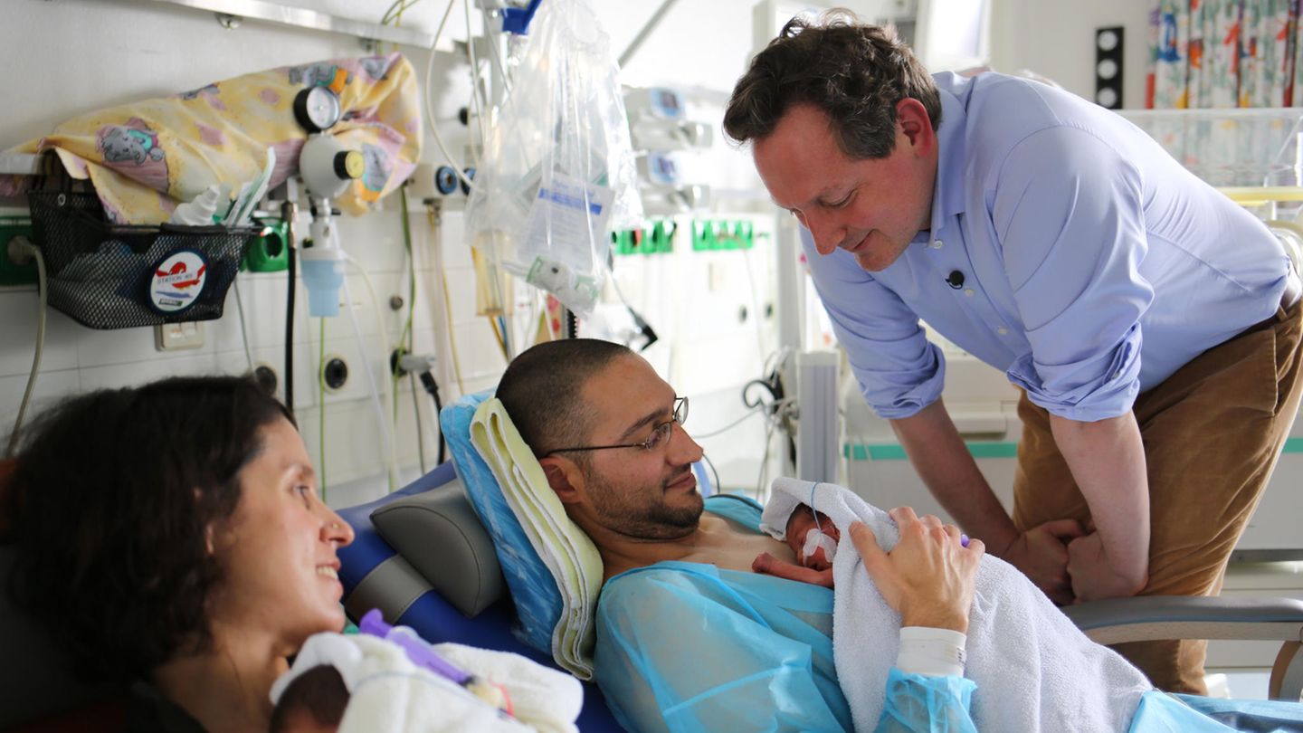 Eckart von Hirschhausen: Visite in Charité-Kinderklinik