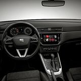 Innen wirkt der Seat Arona übersichtlich und nicht überladen