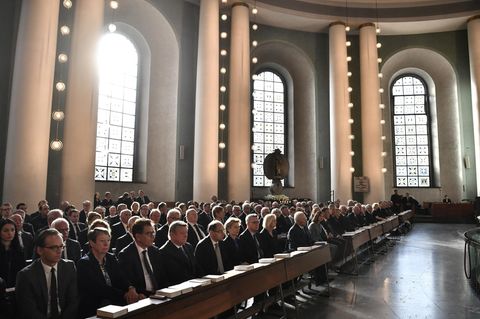 Die Totenmesse für Helmut Kohl in der Hedwigskathedrale in Berlin. Unter den Gästen befindet sich auch Kanzlerin Angela Merkel.