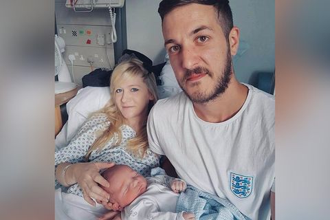 Chris Gard und Connie Yates mit ihrem Baby Charlie im Krankenhaus