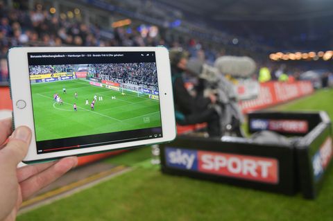 Bislang übertrug der Bezahlsender Sky die Bundesliga exklusiv komplett live. Ab der kommenden Saison ändert sich das.