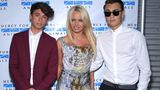 Pamela Anderson mit ihren Söhnen Dylan Lee and und Brandon Lee