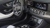 Das Cockpit des Mercedes-Benz E 400 4Matic Cabriolet.