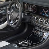 Das Cockpit des Mercedes-Benz E 400 4Matic Cabriolet.