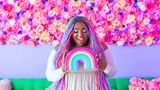 Amina Mucciolo mit Regenbogen