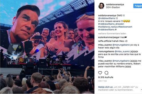 Robbie Williams guckt etwas verdutzt