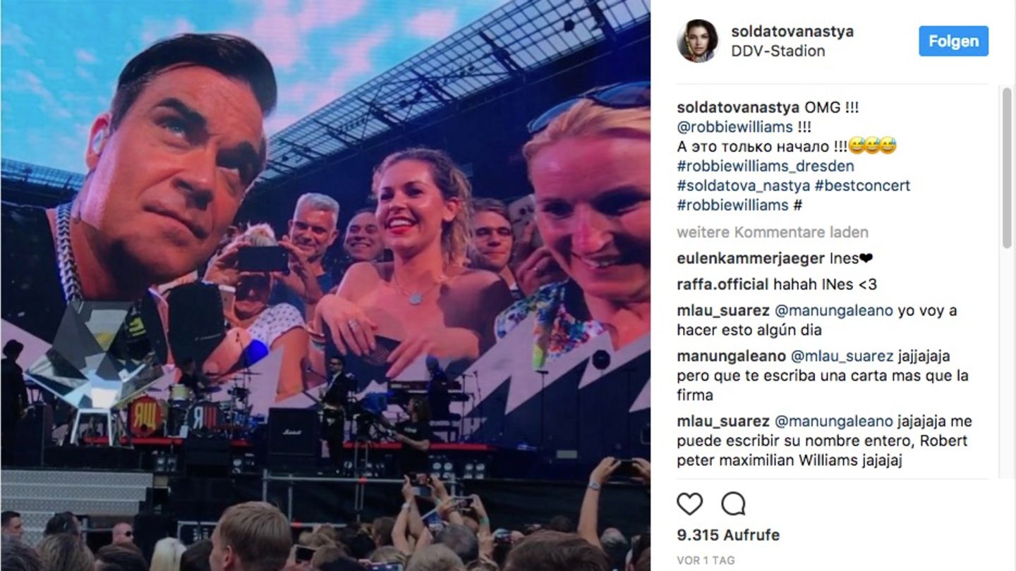 Robbie Williams guckt etwas verdutzt