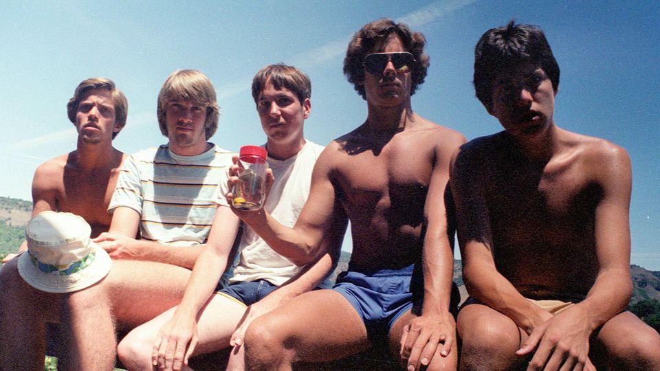 Das erste Bild der fünf Freunde gemeinsam auf der Veranda, aufgenommen 1982