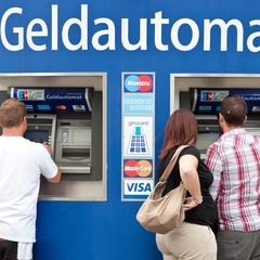Per Karte mit PIN-Nummer kommt am einfachsten an Bargeld.