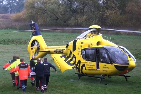 Rettungshubschrauber im Einsatz: Ohne Versicherung kann es teuer werden.