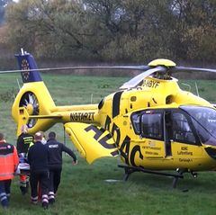 Rettungshubschrauber im Einsatz: Ohne Versicherung kann es teuer werden.