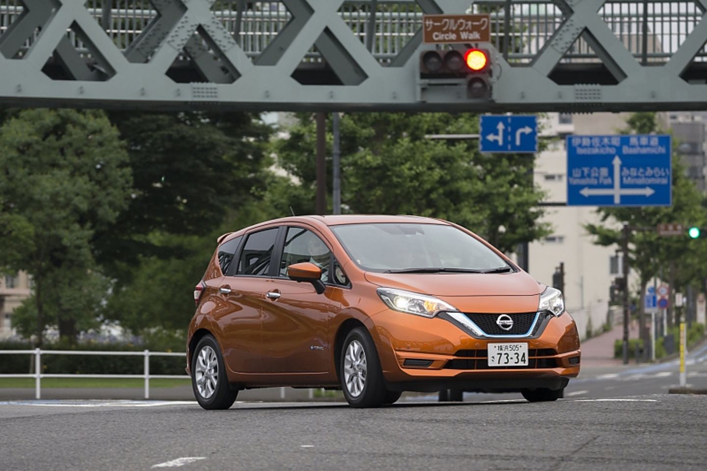 Nissan Note E-Power unterwegs auf den Straßen von Yokohama