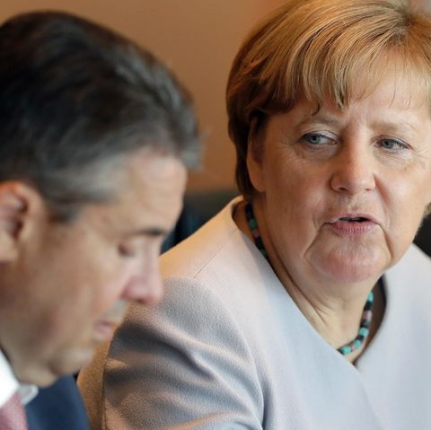 Ehekrach: Angela Merkel kritisiert den Koalitionspartner SPD - aber auch Teile ihrer Union