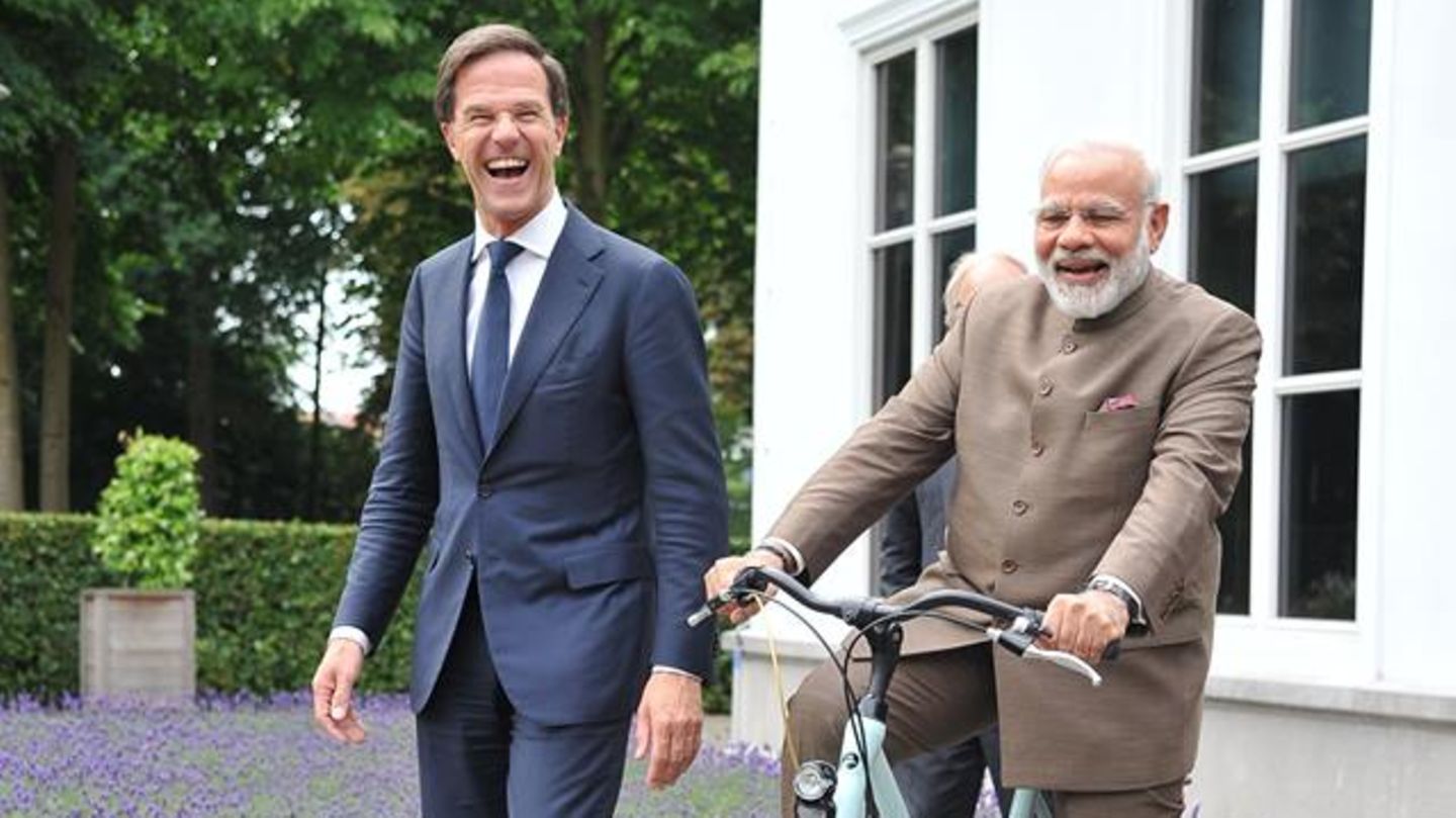 Dieser Staatsbesuch läuft rund: Mark Rutte schenkt Narendra Modi ein Hollandrad