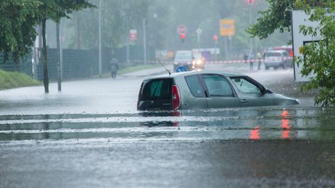 Wie hier in Oranienburg standen viele Straßen in Berlin unter Wasser