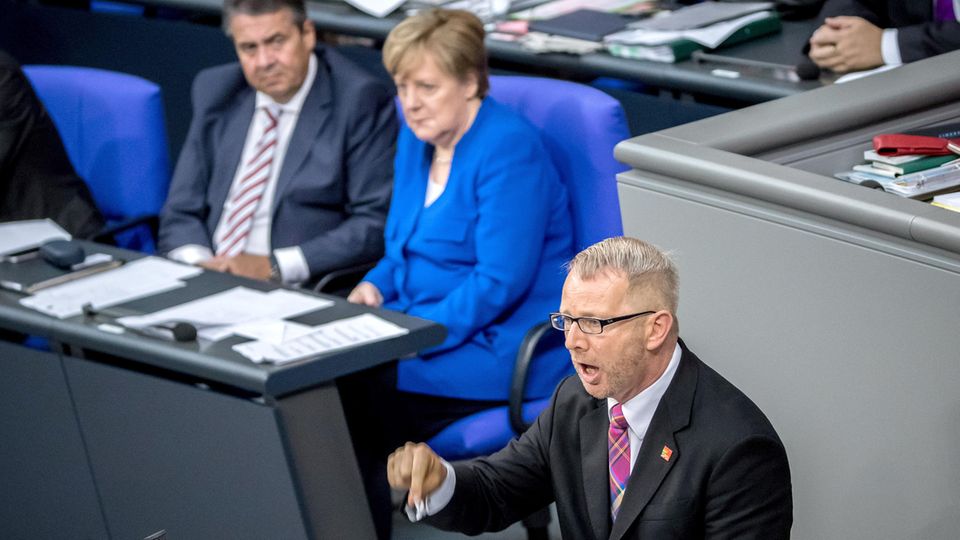 Johannes Kahrs (SPD) griff im Bundestag Kanzlerin Angela Merkel (CDU) wegen ihrer Haltung zur "Ehe für alle" scharf an