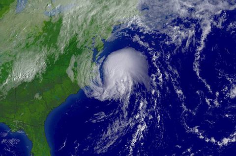 Ein Sturm tobt über dem Bermuda-Dreieick, der zwischen Miami in Florida, San Juan in Puerto Rico und den Bermuda-Inseln liegt