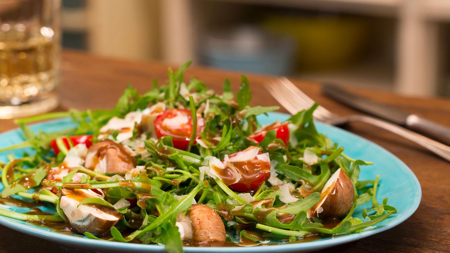 Schnell zubereitet: Balsamico-Honig-Senf-Dressing | STERN.de Schnell zubereitet: Balsamico-Honig-Senf-Dressing | STERN.de