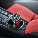 Der Preis des Porsche Design Chronographen 911 GT2 RS beträgt 9.450 Euro.