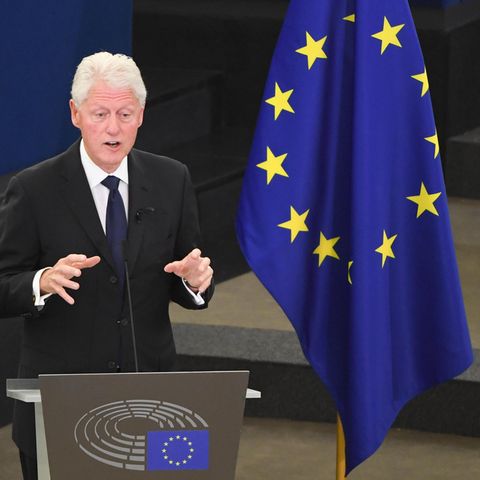 Ex-US-Präsident Bill Clinton bei der Trauerfeier zu Ehren von Helmut Kohl in Straßburg
