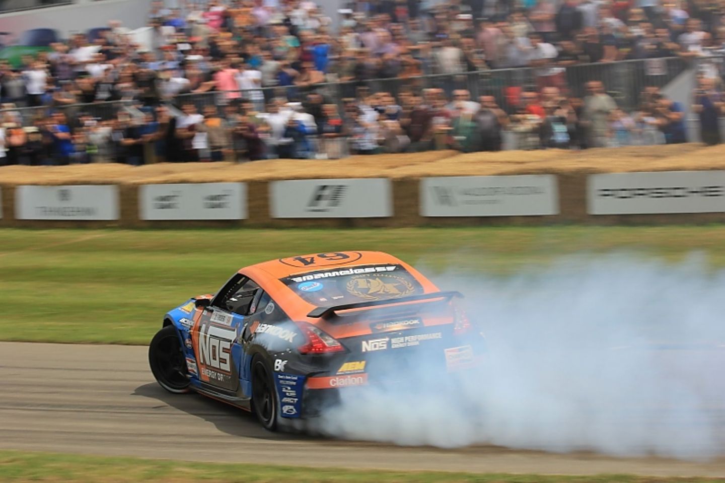 Der Nissan 370Z von Drifter Chris Forsberg holt über 1.000 PS aus seinem 5,6 Liter großen V8-Triebwerk.