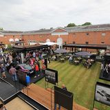 BMW fährt richtig groß und auch schön beim Festival of Speed auf.