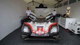 Gerade erst als Gesamtsieger beim 24 Stunden Rennen in LeMans über die Ziellinie gerollt, ist er schon in Goodwood zu sehen und