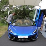 Der neue McLaren 570S Spider ist in Goodwood zum ersten Mal fahrend zu sehen.