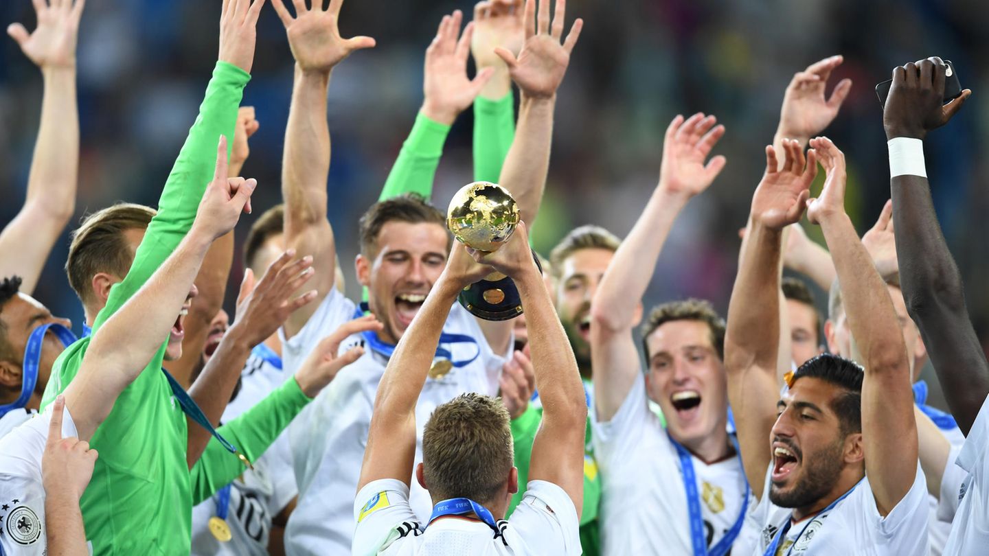 Die deutsche Nationalelf feiert ihren Sieg beim Confed-Cup-Finale