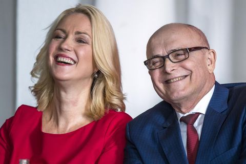 Manuela Schwesig und Erwin Sellering beim SPD-Sonderparteitag zur Wahl eines neuen Landesvorsitzenden