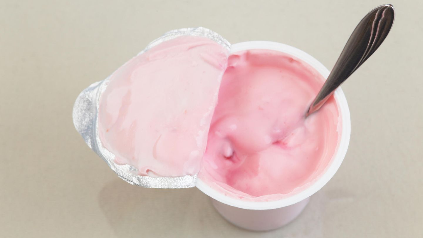 Finger weg  Aromatisierter Fruchtjoghurt ist meist voll von Zucker und Aromastoffen. 
