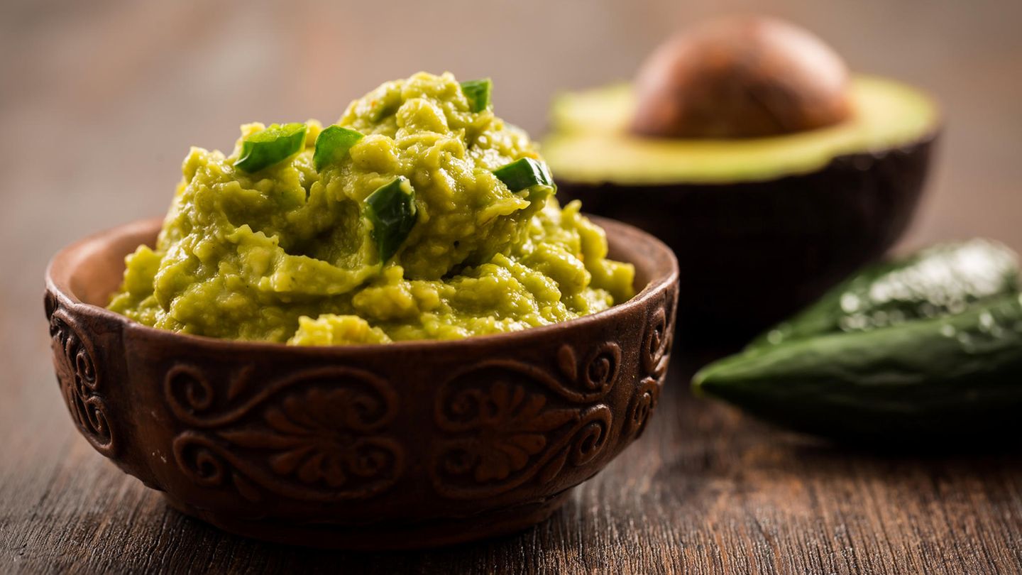 Zugreifen    Avocado enthält gesünderes Fett als Bacon. Zudem sind die Früchte reich an Proteinen und Vitaminen.