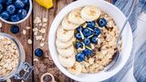 Zugreifen  Probieren Sie's mit 'overnight oats' oder Haferflocken. Die enthalten keinen zugesetzten Zucker und jede Menge Ballaststoffe.