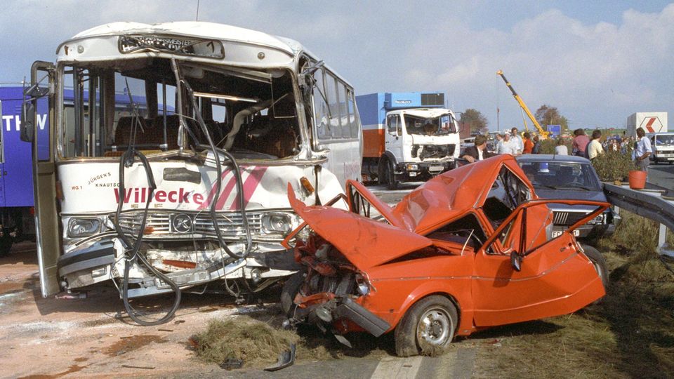 Bei einer Massenkarambolage auf der Autobahn 9 in der Münchberger Senke kamen im Oktober 1990 zehn Menschen ums Leben Bei einer Massenkarambolage auf der Autobahn 9 in der Münchberger Senke kamen im Oktober 1990 zehn Menschen ums Leben