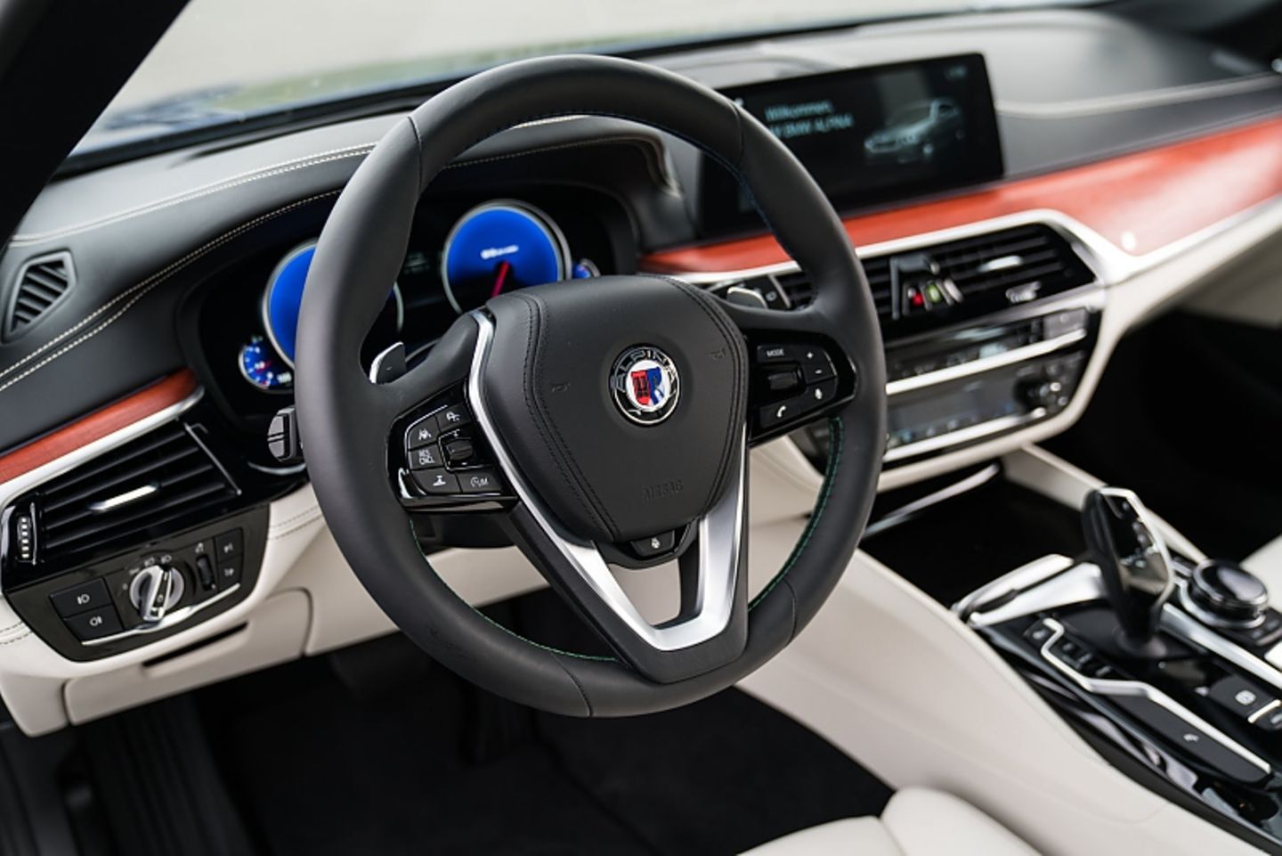 Das Cockpit des BMW Alpina B5 Touring