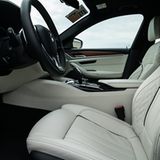 BMW Alpina B5 Touring: edles Leder ist Serie