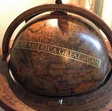 Ein Globus zur Vorbereitung auf weltpolitische Gespräche