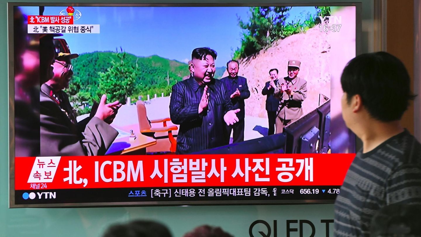 Nordkorea: Kim Jong Un feiert den Start einer Rakete