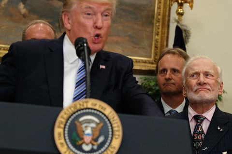 Apollo-11-Astronaut bei Trump-Rede: Legende Buzz Aldrin zerreißt Trumps Rede über den Weltraum mit wenigen Blicken