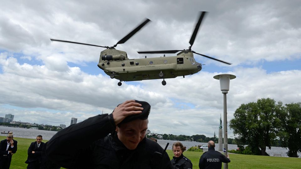 US-Hubschrauber proben vor G20 in Hamburg eine Evakuierungsmission an der Alster US-Hubschrauber proben vor G20 in Hamburg eine Evakuierungsmission an der Alster