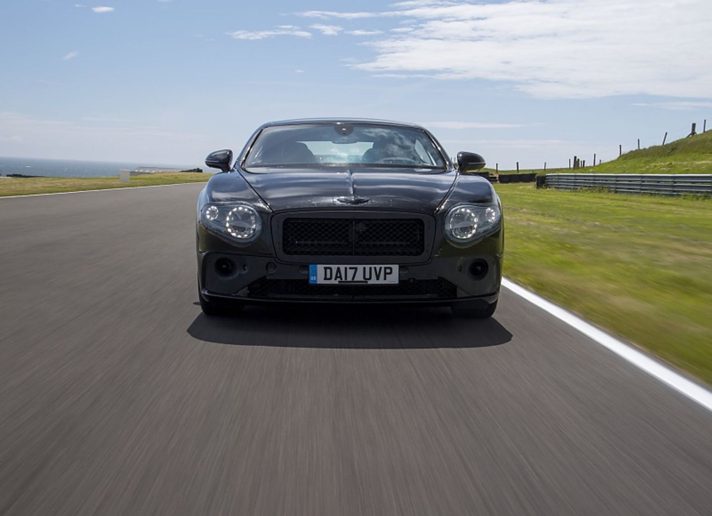 Bentley Continental GT 2018 - die Tarnfolien verschweigen des endgültige Design
