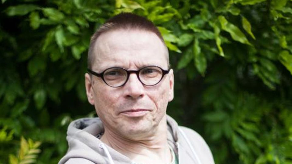 Cannabis-Anbau: 75 Gramm im Monat: Der schwer kranke Ralf Maly nimmt täglich Cannabis gegen seine Schmerzen 75 Gramm im Monat: Der schwer kranke Ralf Maly nimmt täglich Cannabis gegen seine Schmerzen