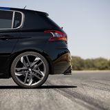Auch zweifarbig erhältlich: der Peugeot 308 GTi. Peugeot nennt das Coupé Franche