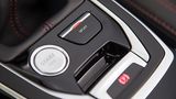Im Peugeot 308 GTi gleich neben dem Startknopf: der Sport-Schalter