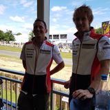  Prominenz in der Porsche VIP Lounge in Goodwood: links: Nick Tandy, Le Mans-Gewinner von 2015 im Porsche 919 Hybrid, rechts: Brendon Hartley, Le Mans-Gewinner von 2017 im Porsche 919 Hybrid. 