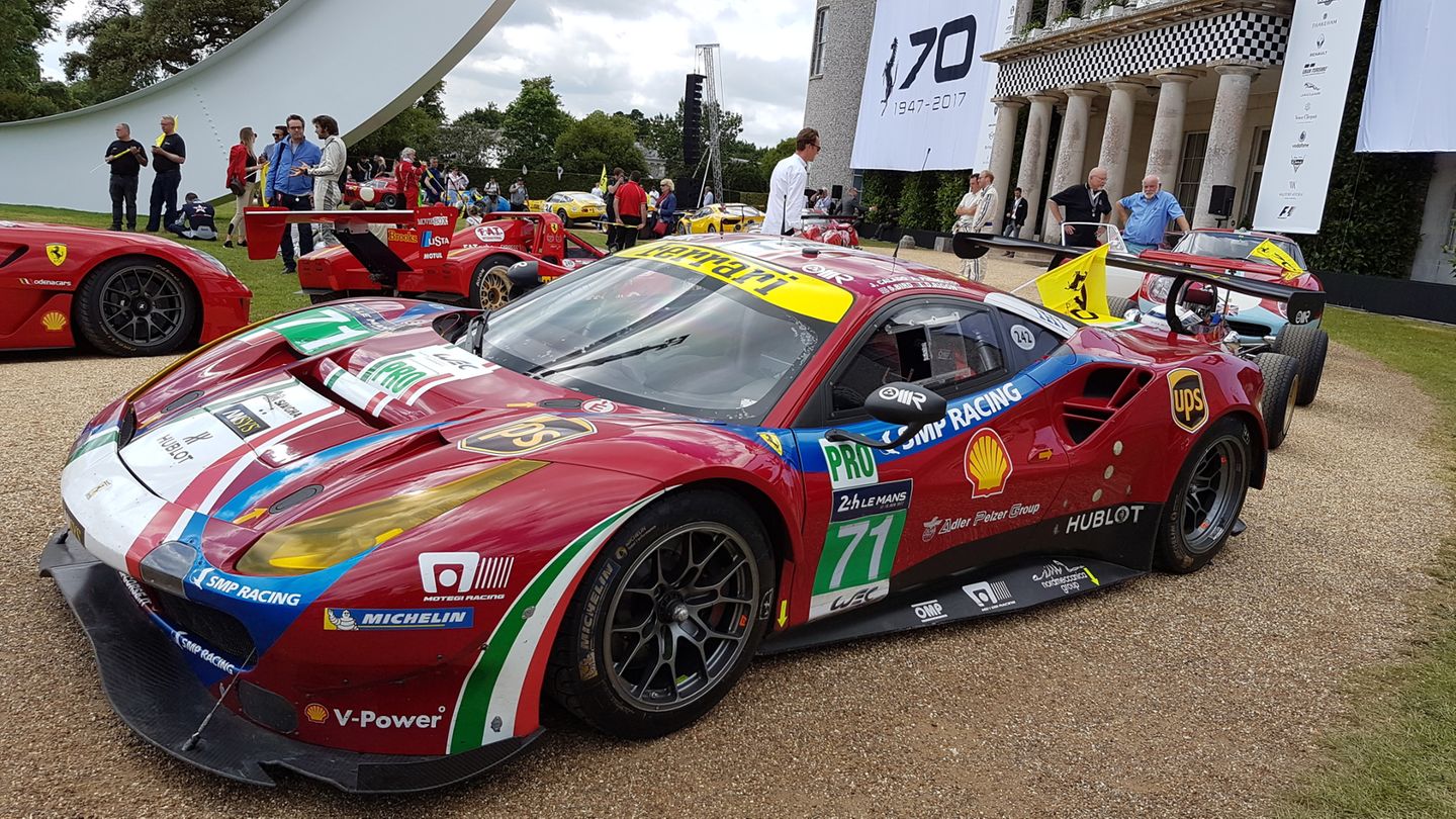 Ferrari darf nicht fehlen bei den Supersportwagen in Goodwood. Passend zum 70. Jubiläum wurde hier groß präsentiert. 