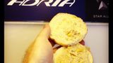 Auf dem Flug von Slowenien nach Albanien servierte die Airline Adria Thunfisch-Brötchen. Eigentlich ist der mediterrane Raum ja für seine gute Küche bekannt. Hierzu hat der Passagier nur ein Wort übrig: "Abscheulich"