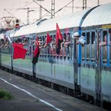 Auf dem Weg nach Hamburg: Ein Protest-Sonderzug fährt am Mittwoch in den Bahnhof von Kornwestheim in Baden-Württemberg ein, um dort weitere G20-Gegner aufzunehmen.
