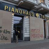 Das altehrwürdige Pianohaus Trübger steht mitten im Schanzenviertel und hat zur Sicherheit seine Fenster verriegelt. In dem Stadtteil werden die heftigsten Proteste gegen den G20-Gipfel erwartet. Die Messehallen, in denen getagt wird, befinden sich in unmittelbarer Nähe.